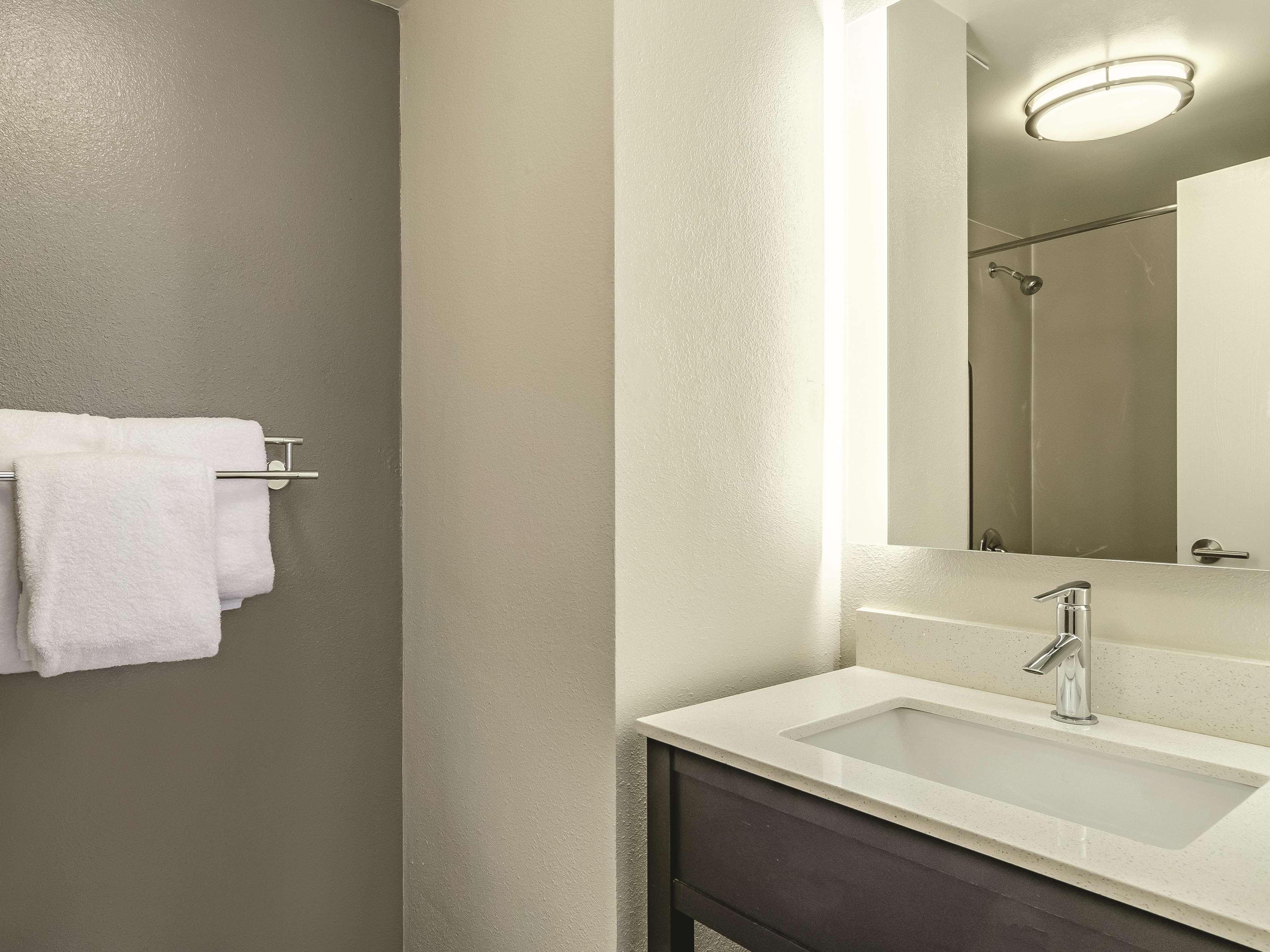 Hotel La Quinta By Wyndham Warwick Providence Airport Esterno foto