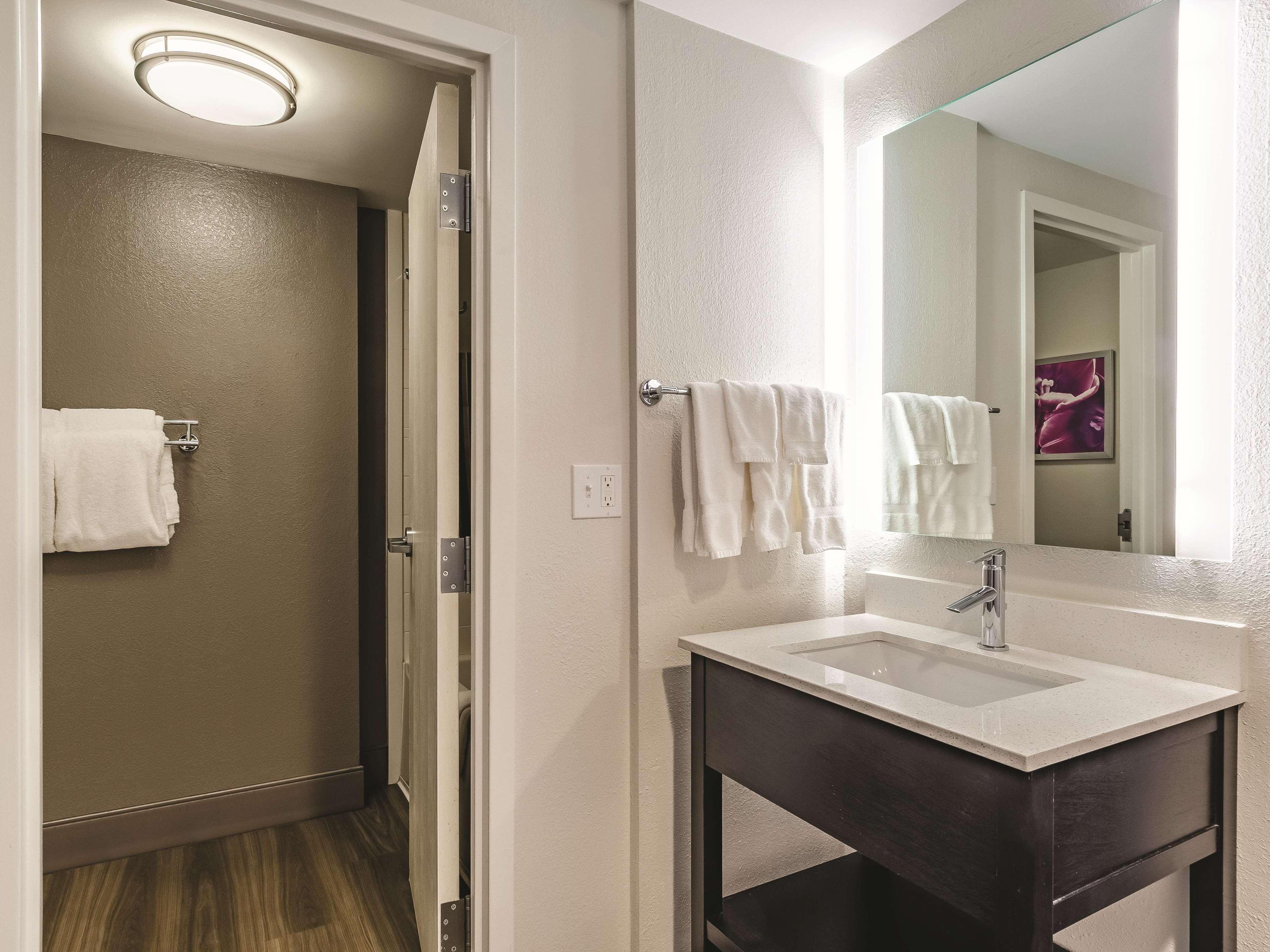 Hotel La Quinta By Wyndham Warwick Providence Airport Esterno foto