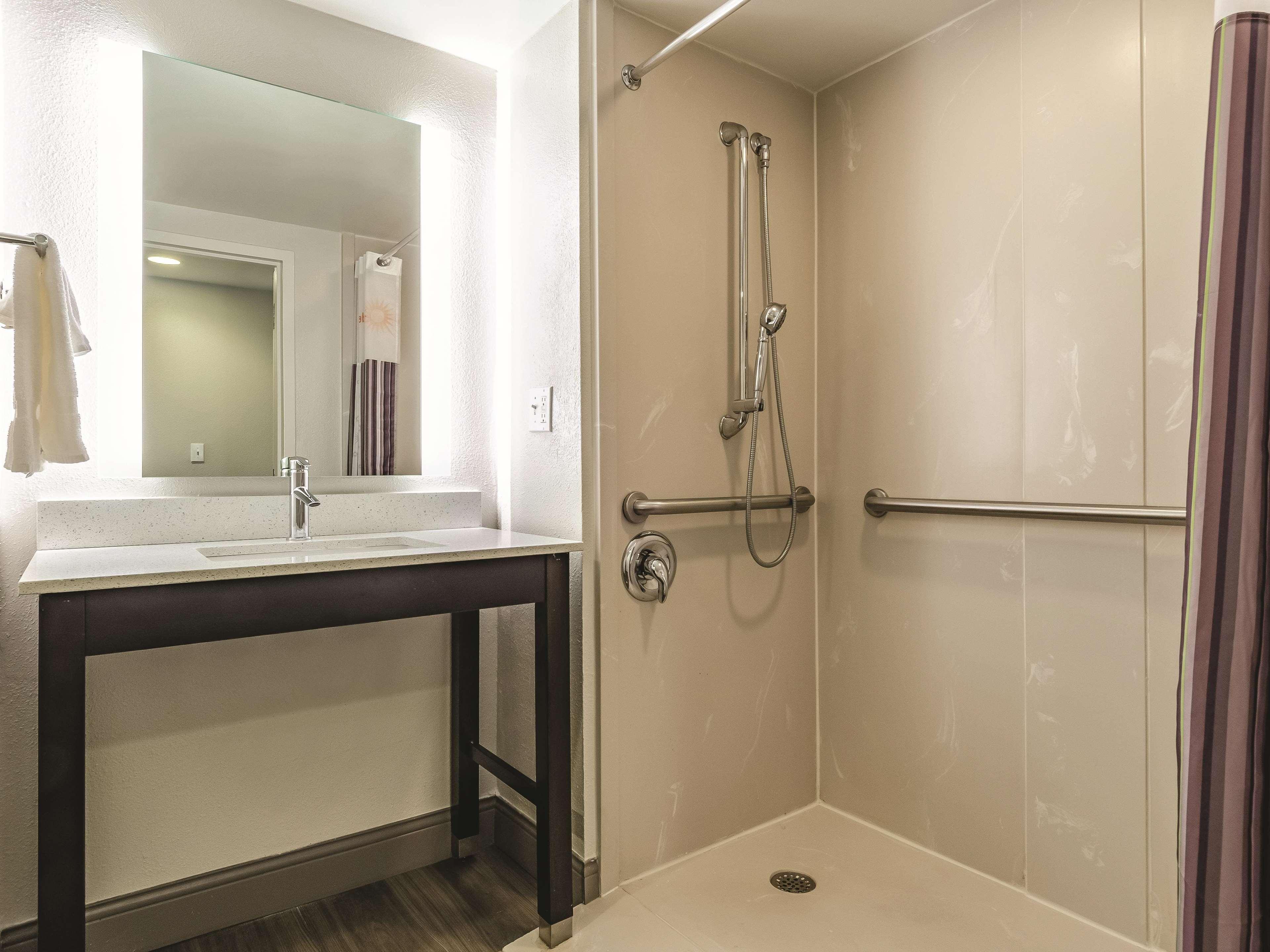 Hotel La Quinta By Wyndham Warwick Providence Airport Esterno foto