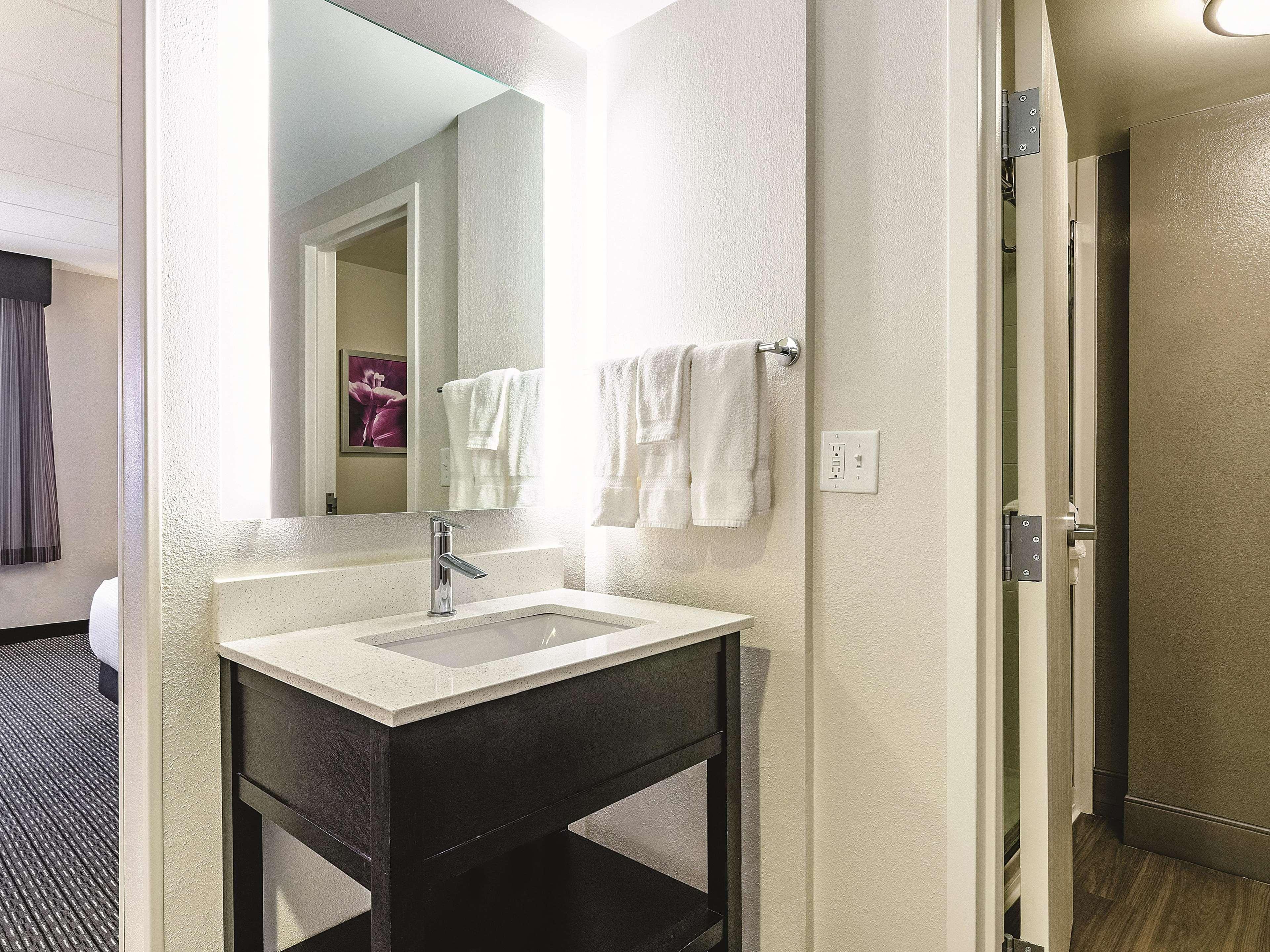 Hotel La Quinta By Wyndham Warwick Providence Airport Esterno foto