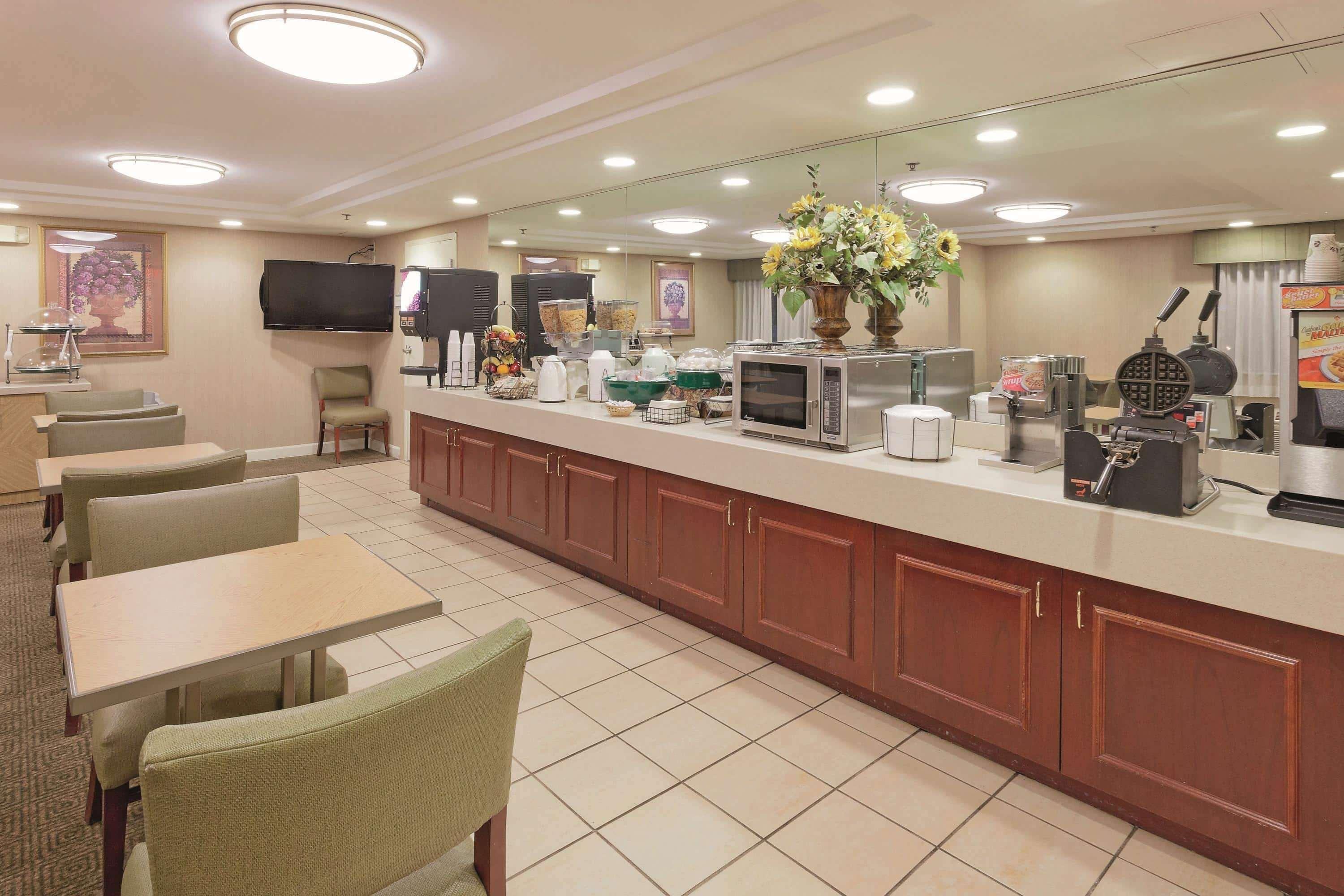 Hotel La Quinta By Wyndham Warwick Providence Airport Esterno foto