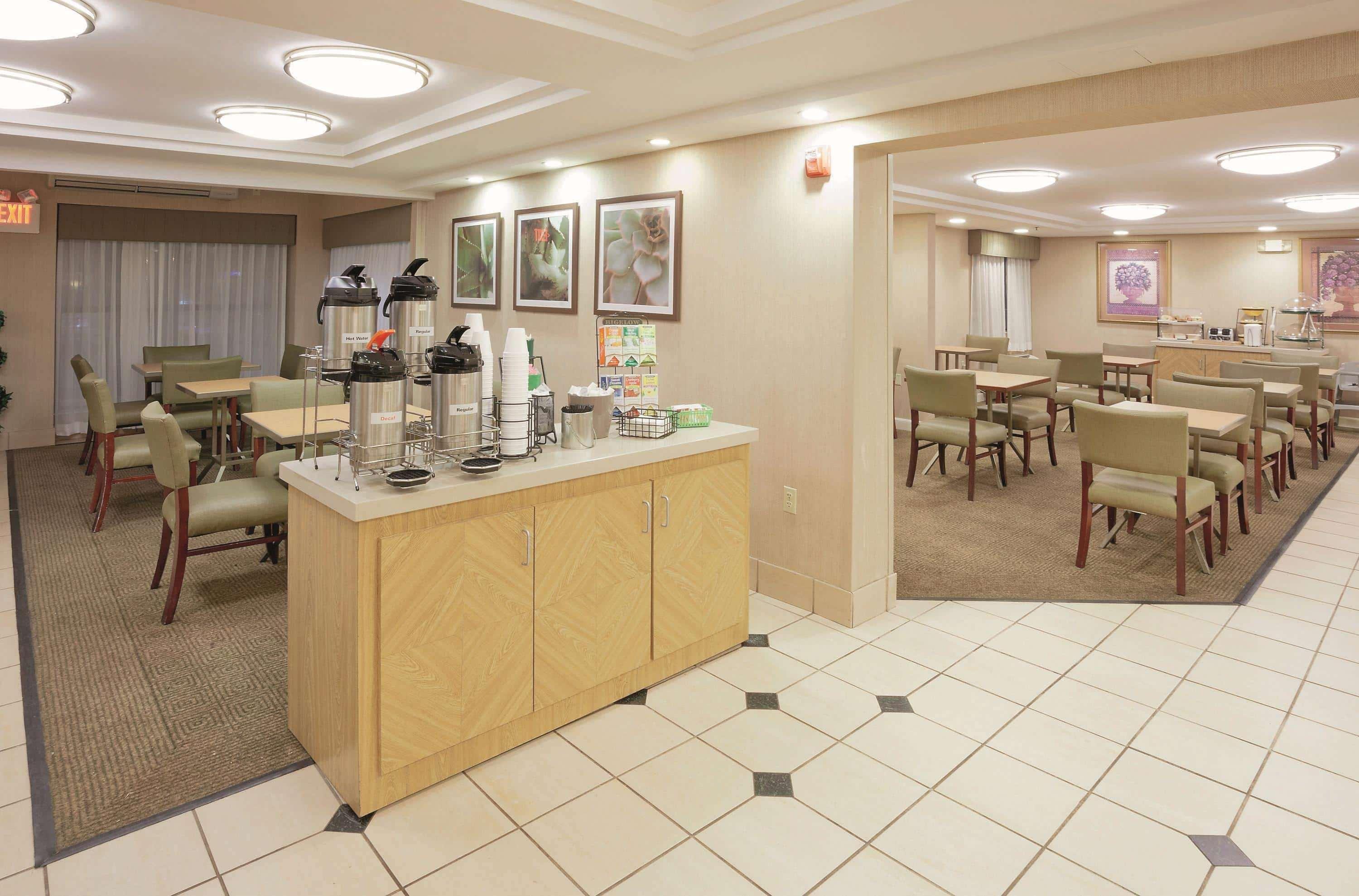 Hotel La Quinta By Wyndham Warwick Providence Airport Esterno foto