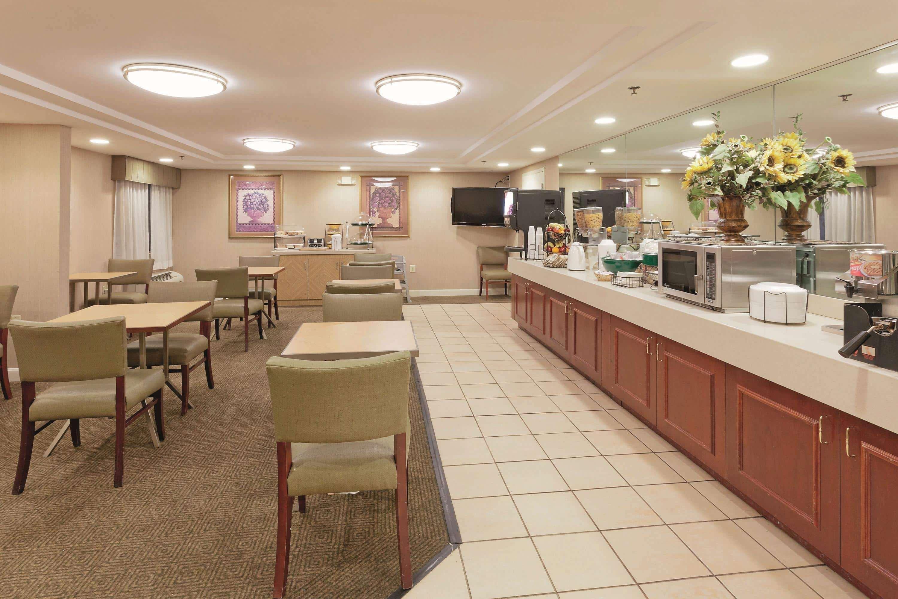 Hotel La Quinta By Wyndham Warwick Providence Airport Esterno foto