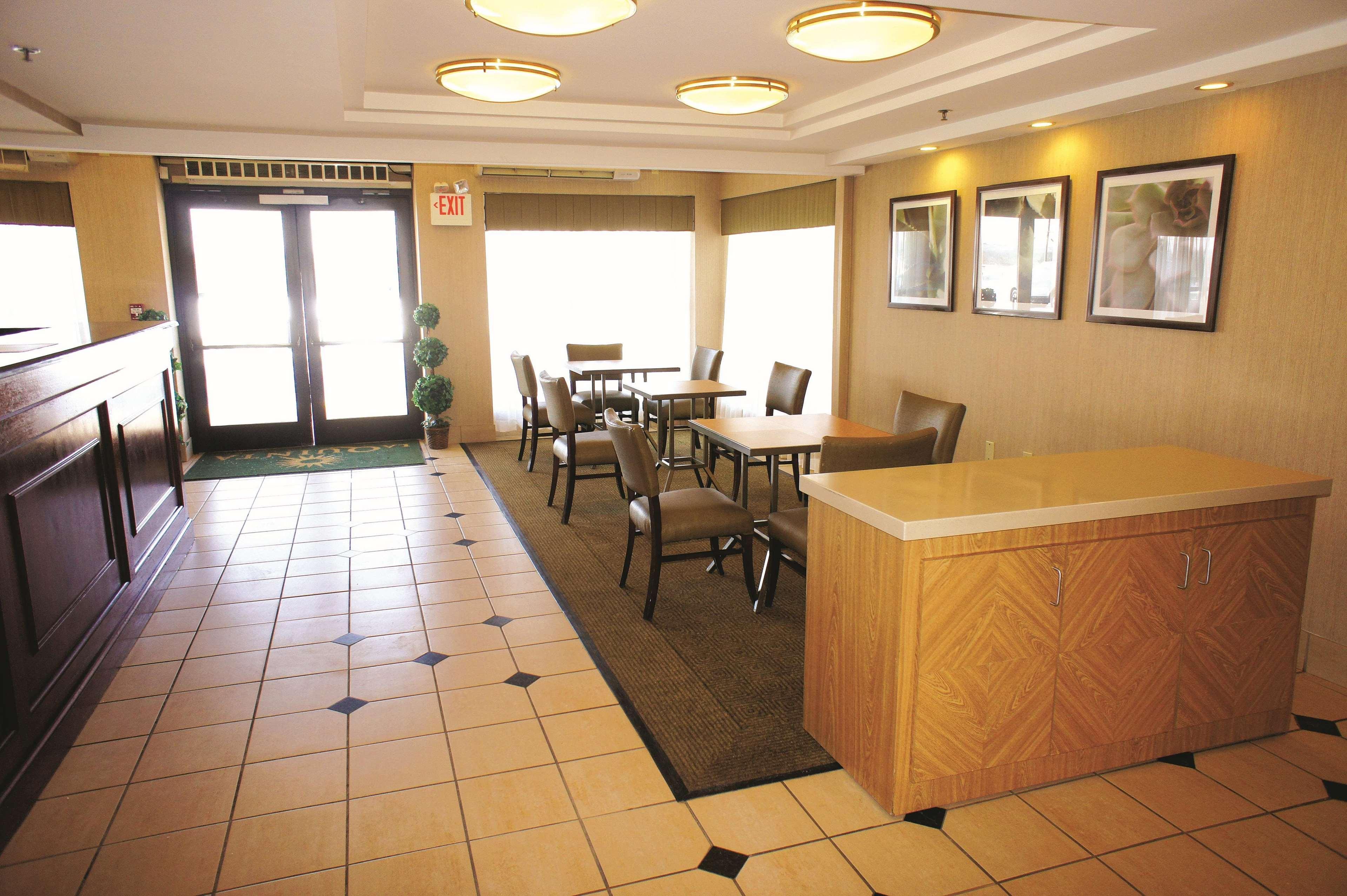 Hotel La Quinta By Wyndham Warwick Providence Airport Esterno foto